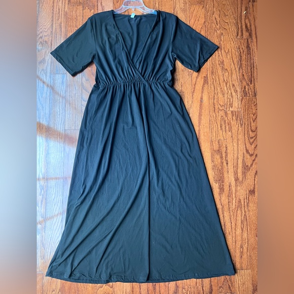 Dresses & Skirts - Chic Black Garment Size M